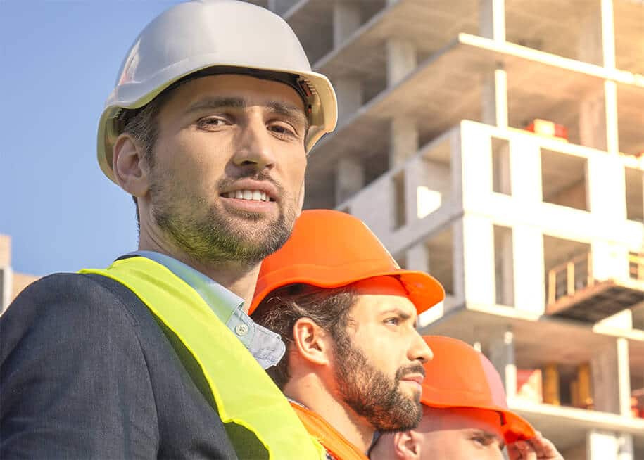 Bauherren auf einer Baustelle