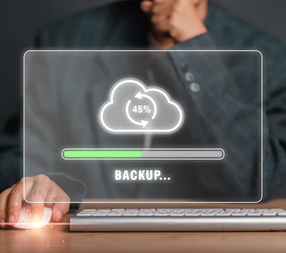 Illustration eines digitalen Backup-Prozesses mit einem Cloud-Speicher